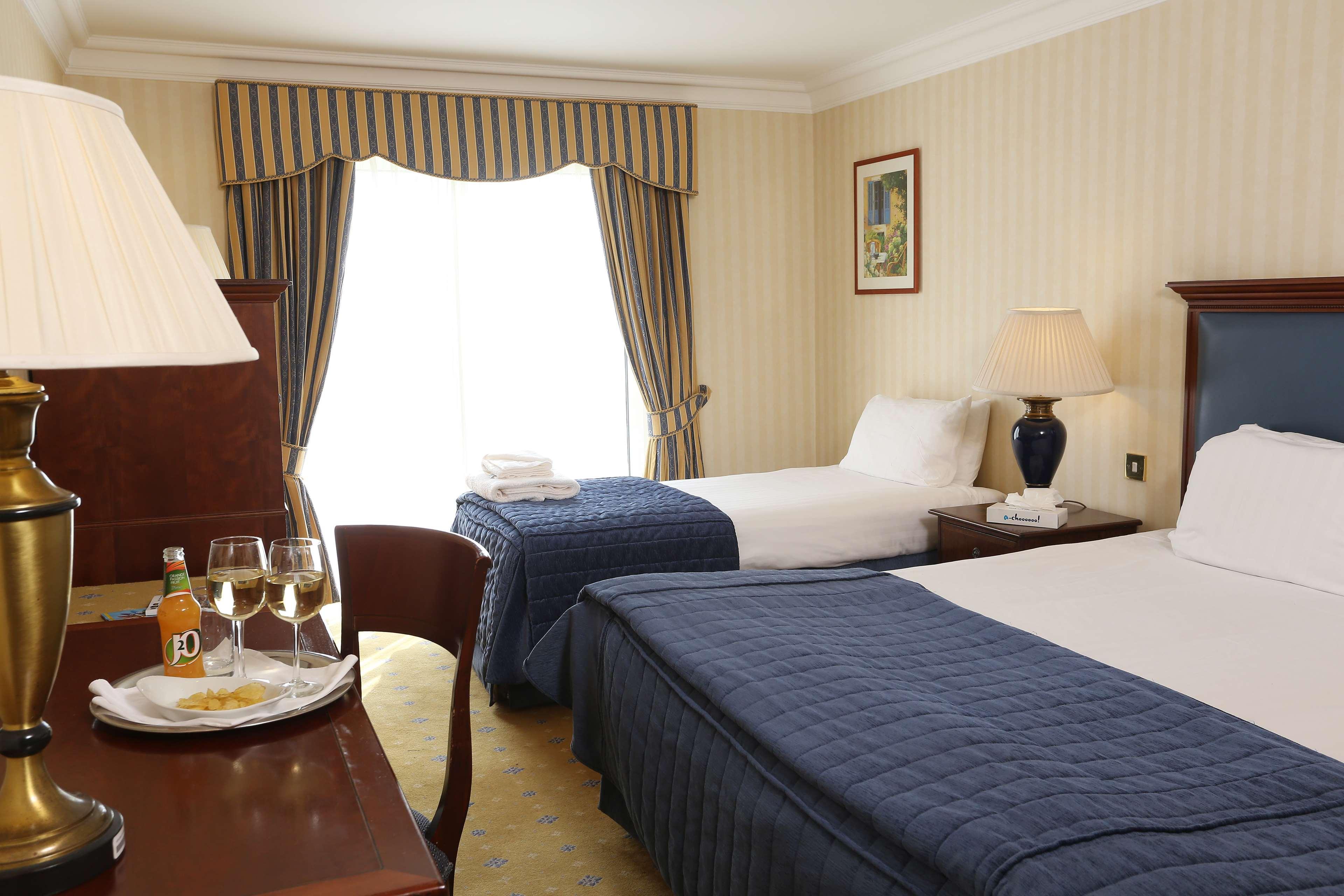 Windmill Village Hotel, Golf Club & Spa, BW Signature Collection โคเวนทรี ภายนอก รูปภาพ